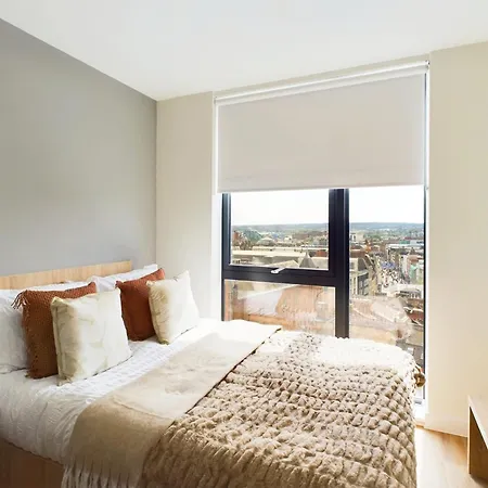 For Students Only - Straits Aire In * Leeds (West Yorkshire)