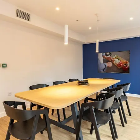 For Students Only - Straits Aire In Leeds (West Yorkshire)